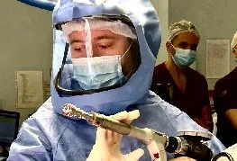 Andrés Anania, cirujano ortopedista especializado